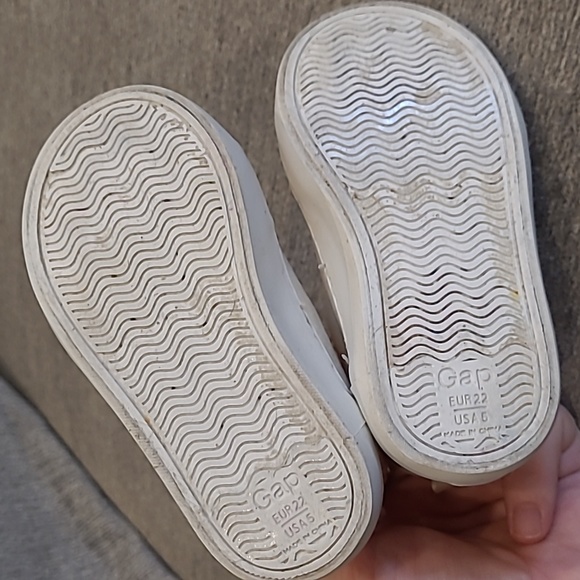 EUC - Toddler Size 5 Gap Unicorn Shoes - Picture 4 of 4